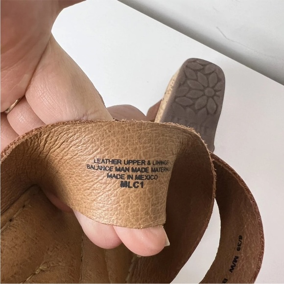 Born Boc Sandal‎ Wedge Women's 8 M Brown Tan Leather Comfort Slip-On - Picture 6 of 7